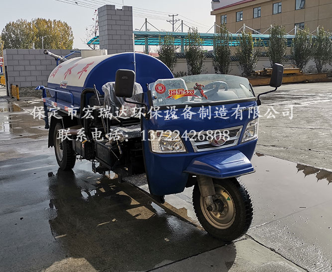 沈陽凈化設(shè)備制造廠使用保定宏瑞達(dá)柴油灑水車案例 沈陽凈化設(shè)備制造廠使用保定宏瑞達(dá)柴油灑水車案例